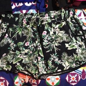 Flowy shorts with pockets